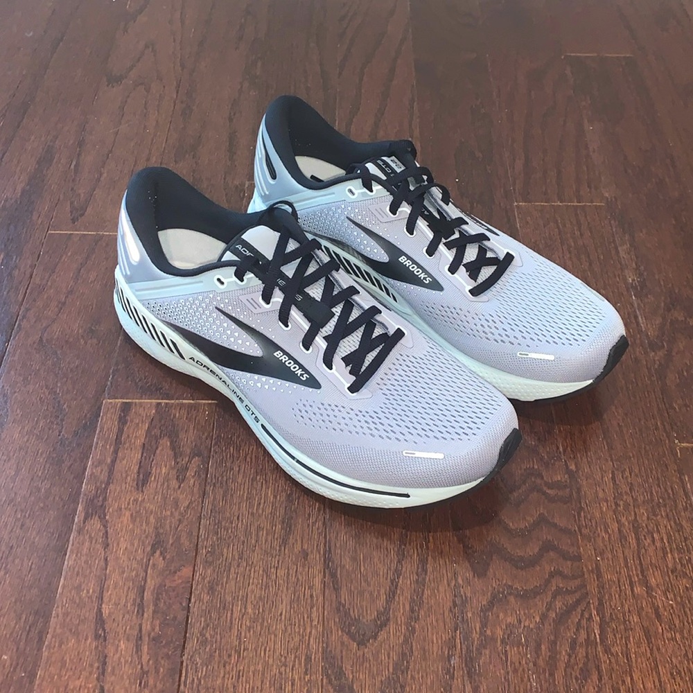 Brooks Adrenaline 22 - NWT